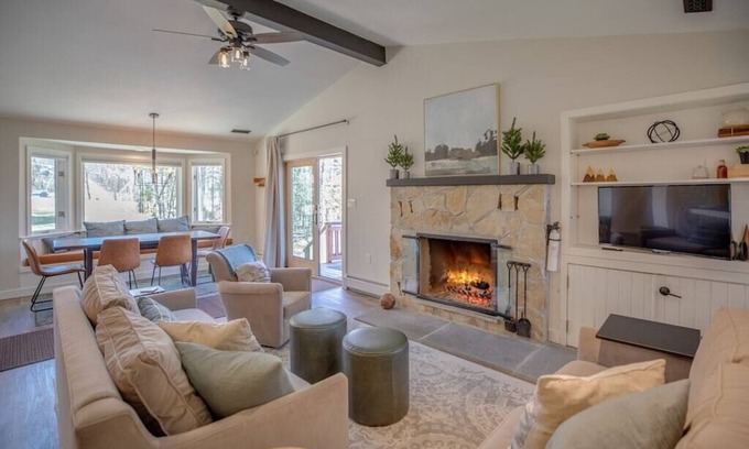 Bretton Woods Condo | Bretton Woods True Ski In/Out 3 Family + Fireplace