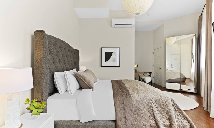 Downtown Baltimore Hotel | Brexton Hotel - Charming Studio in Mt. Vernon