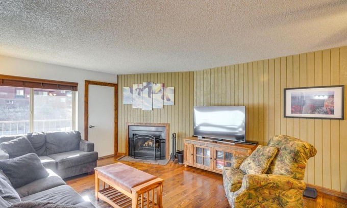 Brian Head Apartment | Brian Head Ski Condo - Walk to Giant Steps Lift!