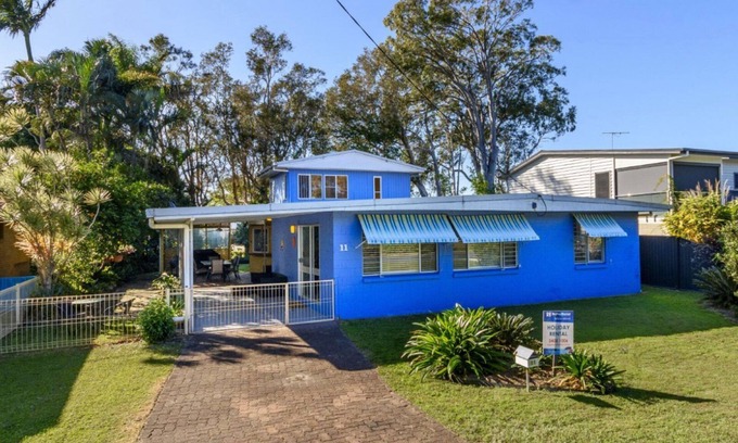 Banksia Beach House | BRIBIE BEACH HOUSE, TOP NOTCH