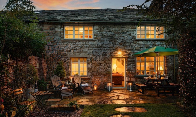 Stainforth Apartment | Bridge End Cottage - Riverside, Hot Tub, Sleeps 8
