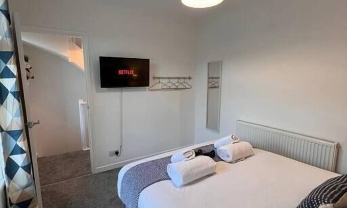 Aberfan Apartment | Bridge Place - Spacious home with plenty of beds!