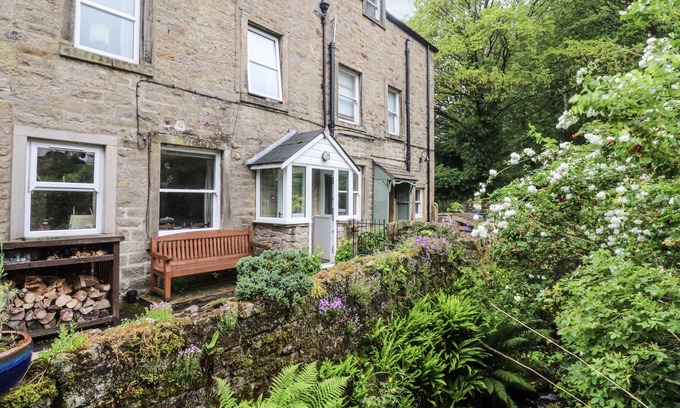 Embsay House | BRIDGEND COTTAGE, pet friendly, character holiday cottage in Embsay