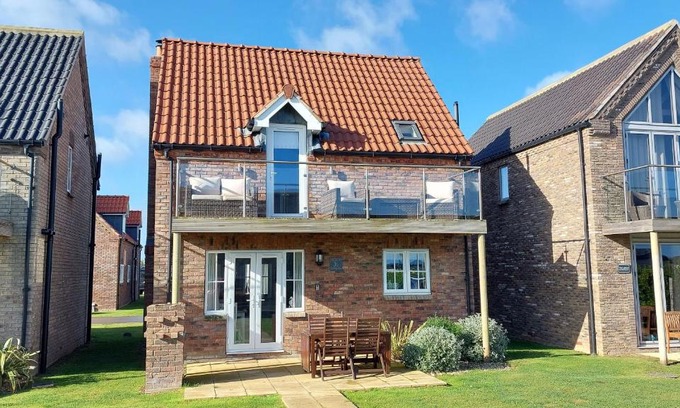 Filey House | Brigg End View, The Bay Filey, sleeps 4, 2 dogs welcome