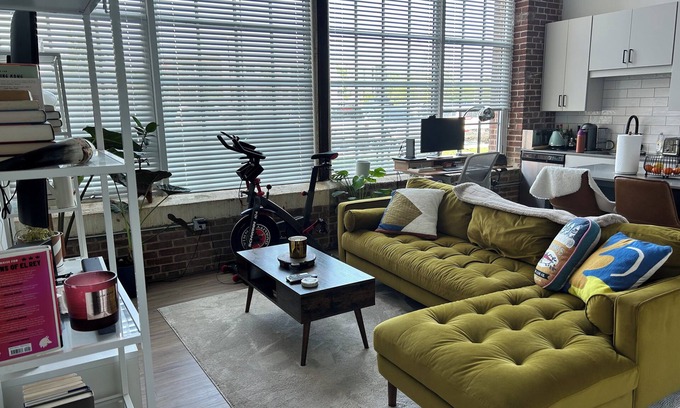 NoDa Apartment | Bright 1 Bdrm Loft Apartment in central Noda