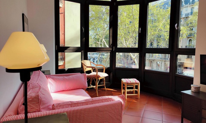 Gothic Quarter Apartment | Bright 1-Bed Apartment on La Rambla, Barcelona. RJ