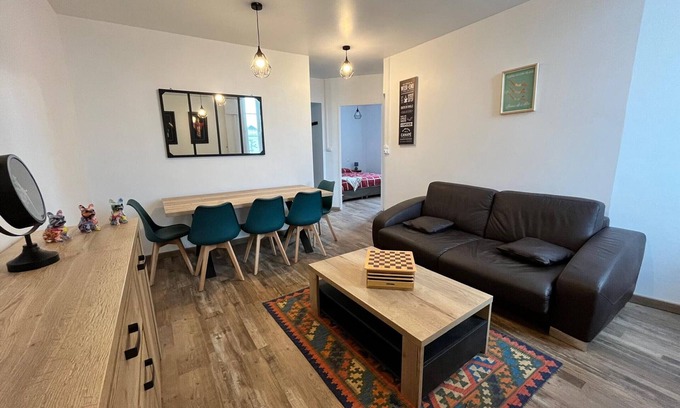 Quartier du Stade Apartment | Bright 2-bed apartment near beach & shops