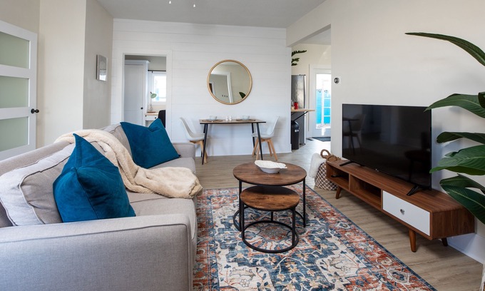 South Lethbridge House | Bright 2 Bedroom Duplex in Historic Downtown