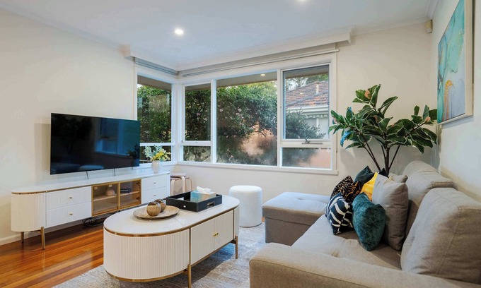Hampton Apartment | Bright 2B Hampton Coastal Getaway Steps From Beach