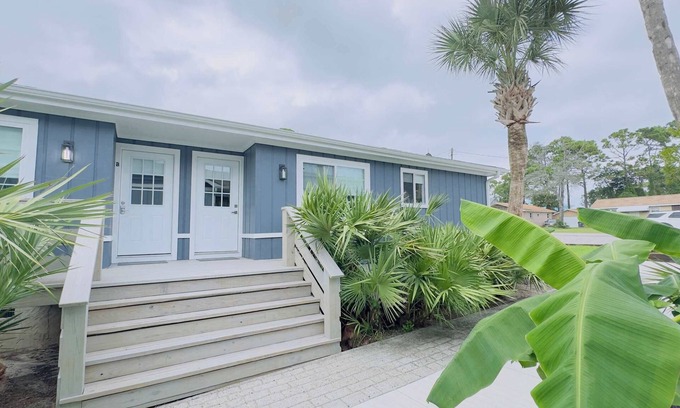 Crescent Beach Apartment | Bright 2BR/2BA retreat minutes from the ocean! (B)