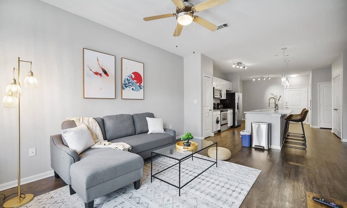 St. Edwards Apartment | Bright 2BR Flat w/Balcony + Pool | Walk to SoCo