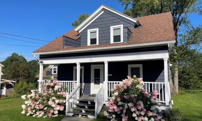 Montpelier House | Bright 3 bed 2 bath home!