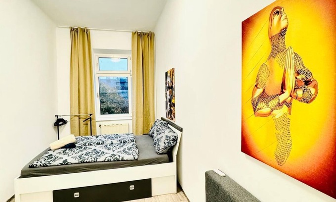 Grinzing Apartment | Bright 3BR Appt Steps from FAC Platz