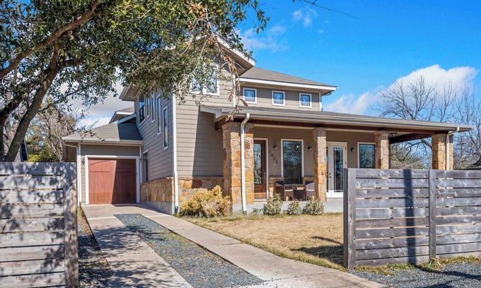 Central East Austin House | Bright 3BR Home | East ATX | Cowboy Pool | Near UT