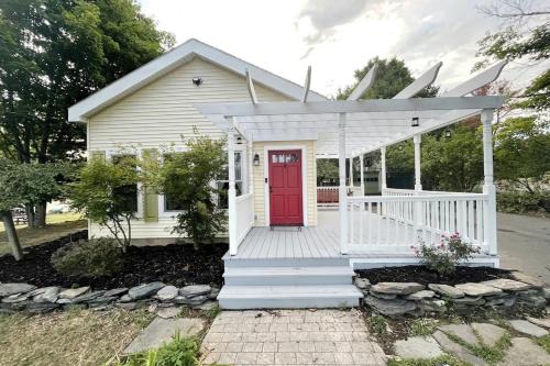 Hudson House | Bright, Airy Home in Hudson!