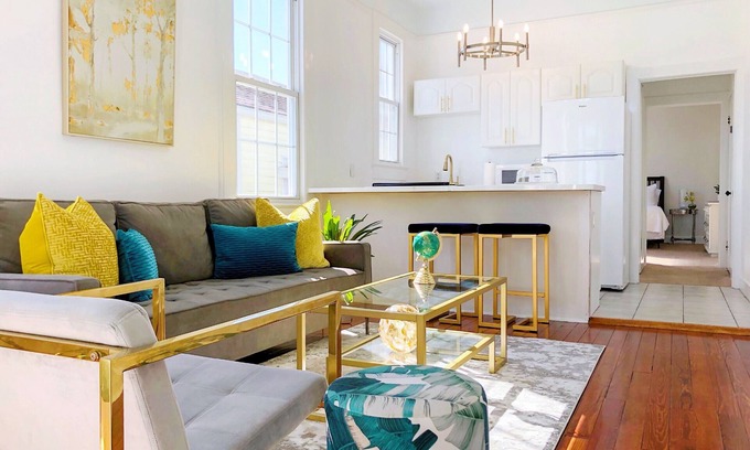 Uptown Historic District House | 🌿 Bright, Airy & Super Clean Suite on Magazine St - Walk to restaurants & shops.