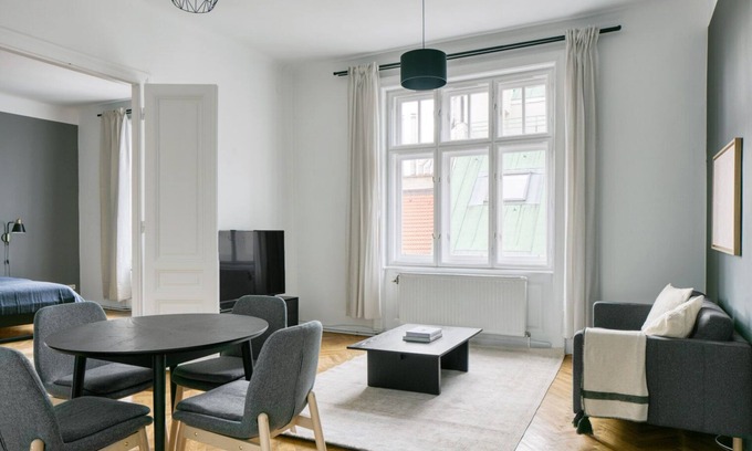 Alsergrund Apartment | Bright Alsergrund 2BR, near Himmelpfortstiege, AKH, U4, U6, by Blueground
