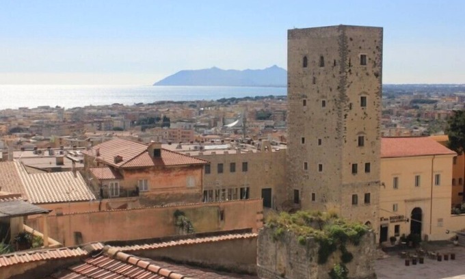 Terracina Apartment | Bright and airy apartment in the cozy old town of Terracina