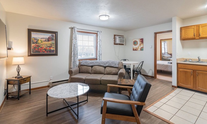 Hemlock Apartment | Bright and Cheery one bedroom apartment in Albright Glen