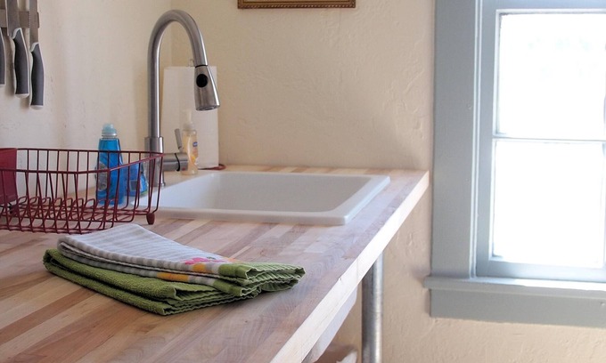 Clarkdale Apartment | Bright and open loft style studio