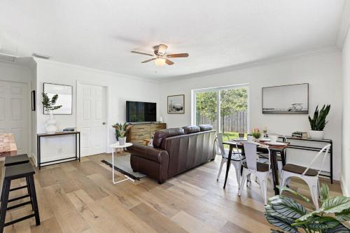 Sailboat Bend House | Bright and Spacious 2 BR Apartment