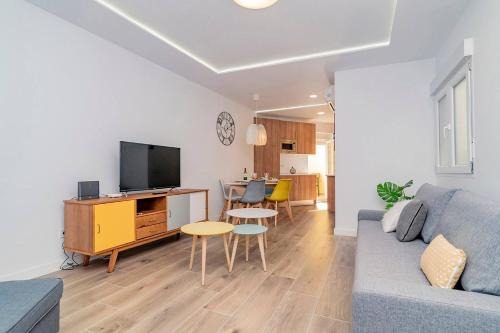 Carabanchel Apartment | Bright apartment near Casa de Campo by Batuecas