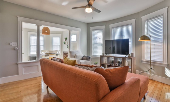 North Andover Apartment | Bright Apartment Near Downtown, Highways, Boston