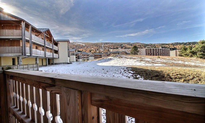 Saint-Etienne-en-Devoluy Apartment | Bright apartment with balcony close to ski slopes