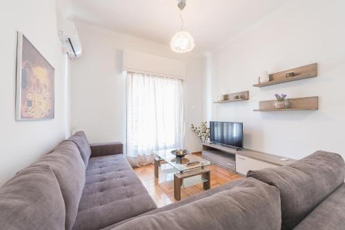 Thissio Apartment | Bright apt in the heart of Athens