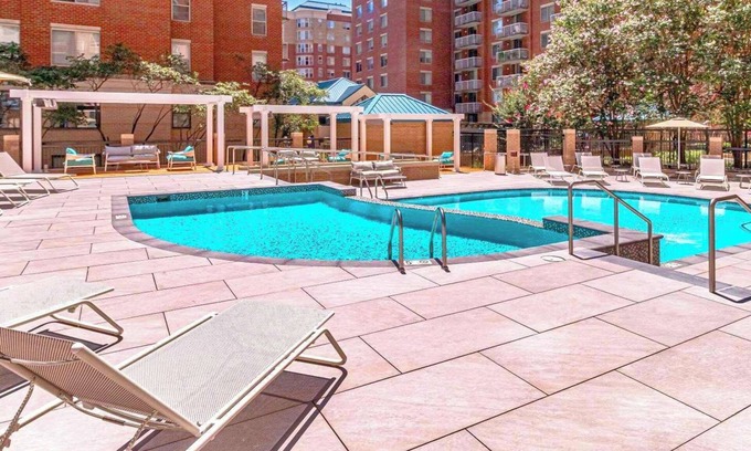 Ballston Apartment | Bright Apt Near Ballston Shops
