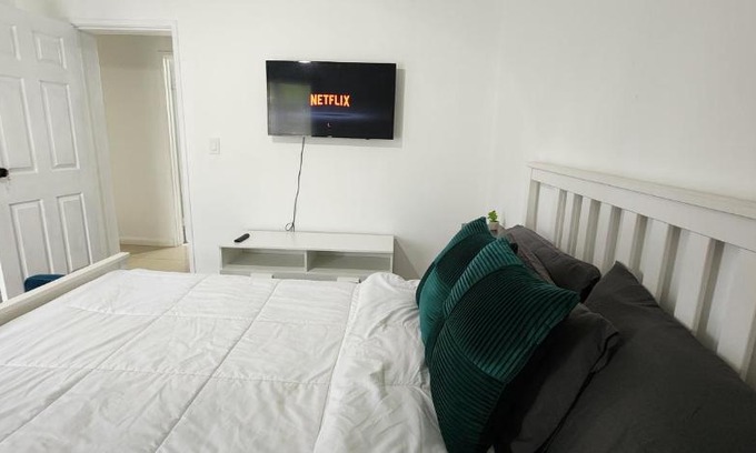Tamarac House | Bright & Comfortable Private Room in a Family Home, Shared nice Bath