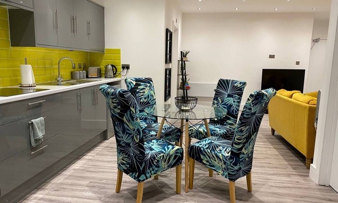 Cwmbrwla Apartment | Bright & Cosy Retreat in Swansea