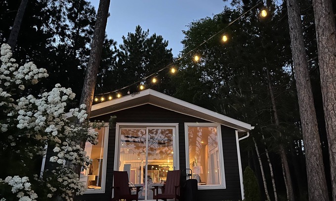 Killaloe Cottage | Bright family cottage on Round Lake with beautiful views!
