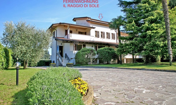 Colà Di Lazise Apartment | Bright lake view apartment near Lake Garda amusement parks