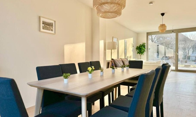 Grinzing Apartment | Bright Maisonette with Garden