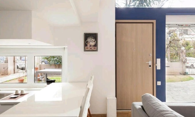 Amarousion Apartment | BRIGHT MEZZANINE FLAT WITH GARDEN