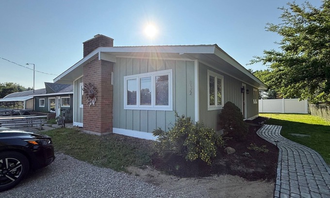 Mayfield House | Bright & Modern 3BR Lakeview Getaway – Fully Renovated July 2025