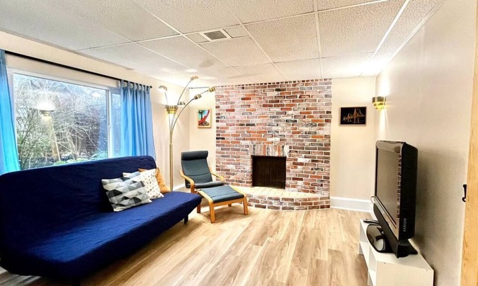Coquitlam House | Bright & Modern Burquitlam Suite – Quiet, Convenient, Nature‑Close