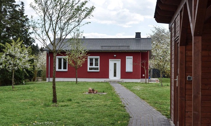 Bernau bei Berlin House | Bright, modern house with large garden and terrace