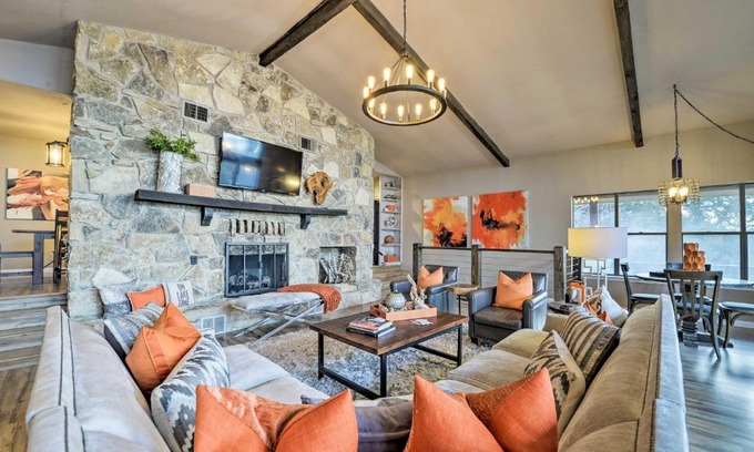 Granbury House | Bright n Breezy Waterfront Lake Granbury Getaway!