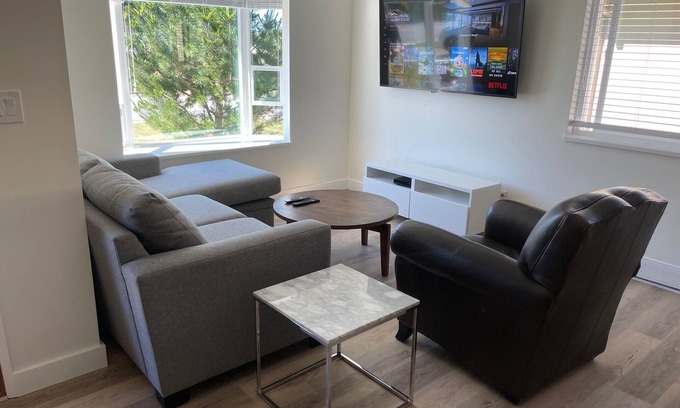 Gibsons House | Bright, Renovated 3-Bedroom Rancher in the Heart of Gibsons