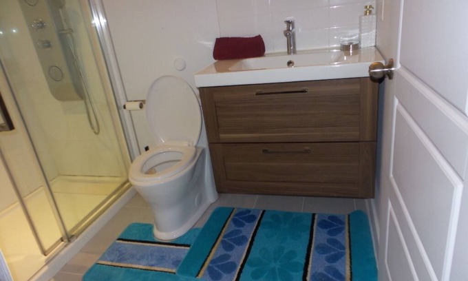 Mirabel Apartment | Bright room in a 3 and a half with sofa bed to rent for your stays