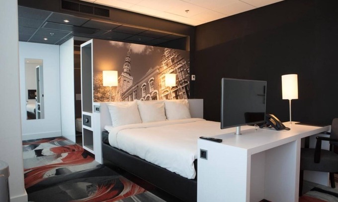 Leiden Hotel | Bright Room Near Leiden Gardens with Spa and Pool