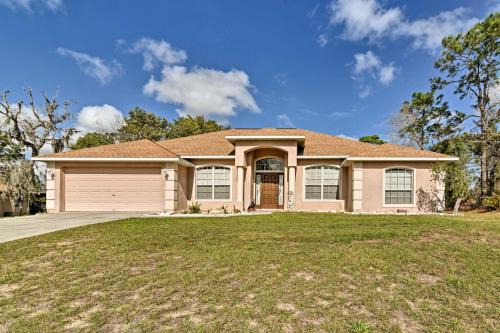 Spring Hill House | Bright Spring Hill Home 5 Mi to Weeki Wachee Park