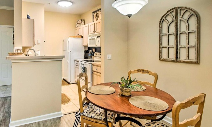 Saint Simons Heights Apartment | Bright St Simons Island Condo with Shared Pool!