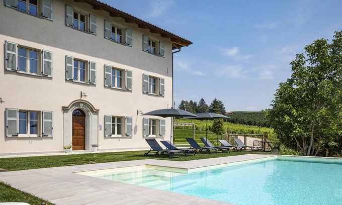 Cherasco Apartment | Bright studio 5 with swimming pool in a period villa in the Barolo area