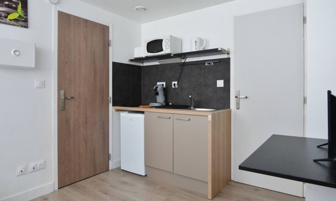 Fives Apartment | Bright studio near Lille’s city center – Welkeys
