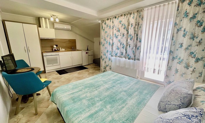 Burgas Bed & Breakfast | Bright Studio with balcony, Free Wi-Fi.