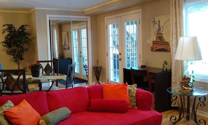 Rosemount House | BRIGHT SUITE: 2 BDRMS-COTTON LINEN FIRE PL PATIO PARK/GRAND RIVER WALKING TRAILS