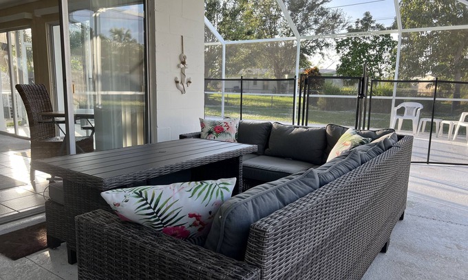 South Gate Ridge House | Bright Sunny Pool Home